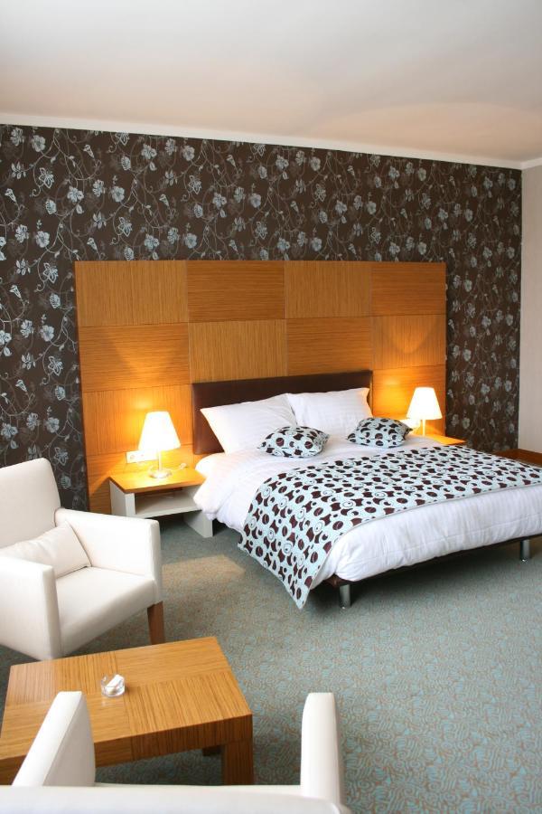 Grand Nur Plaza Hotel Aktav Dış mekan fotoğraf