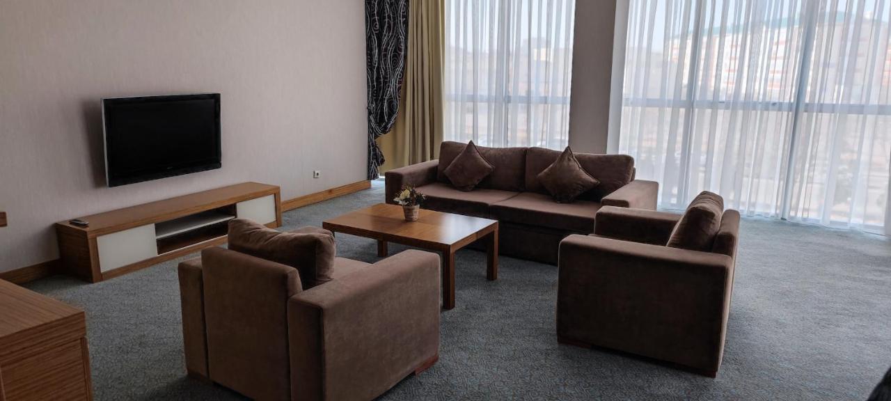 Grand Nur Plaza Hotel Aktav Dış mekan fotoğraf