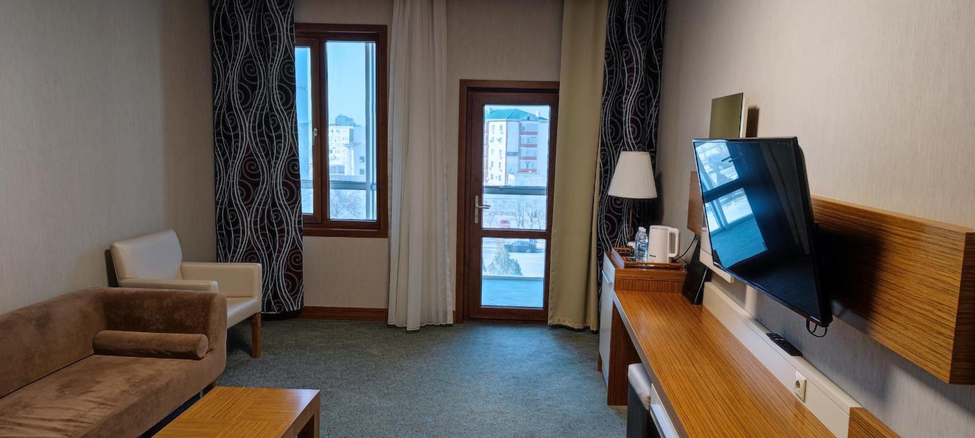 Grand Nur Plaza Hotel Aktav Dış mekan fotoğraf