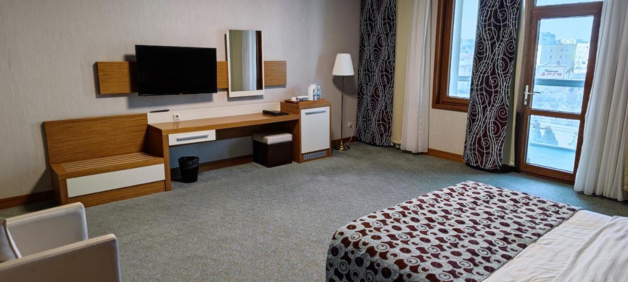 Grand Nur Plaza Hotel Aktav Dış mekan fotoğraf