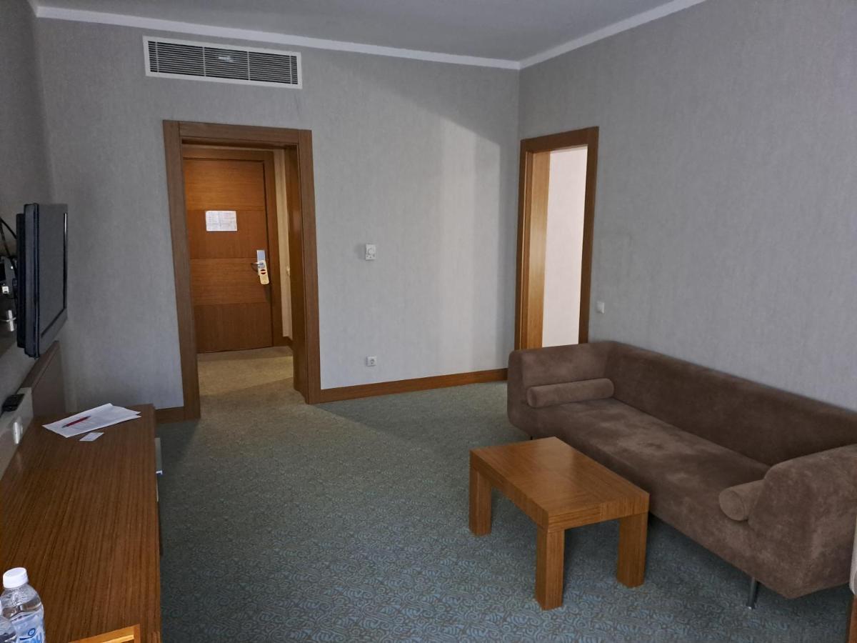 Grand Nur Plaza Hotel Aktav Dış mekan fotoğraf