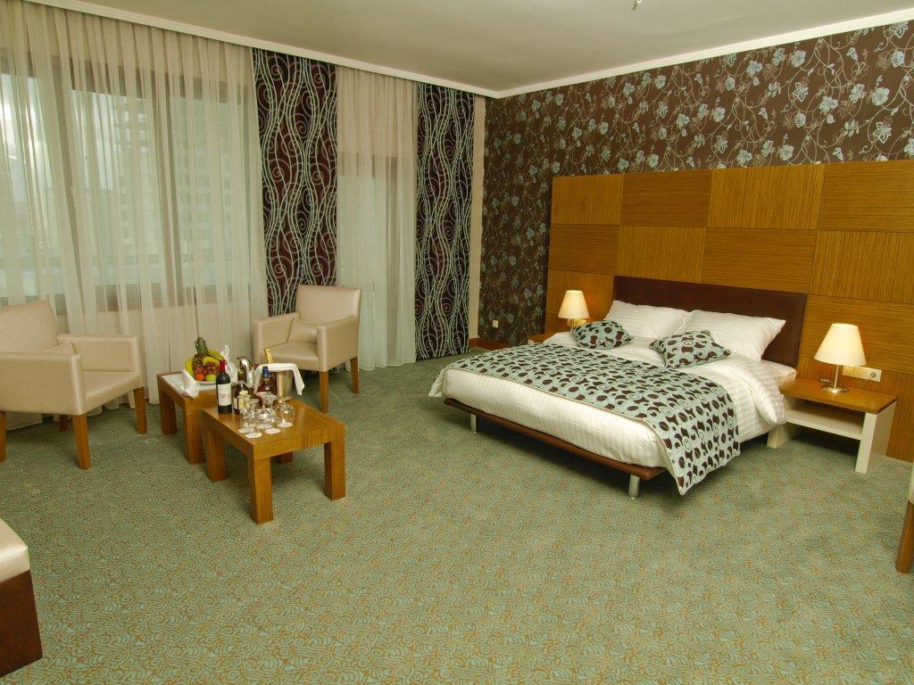 Grand Nur Plaza Hotel Aktav Dış mekan fotoğraf