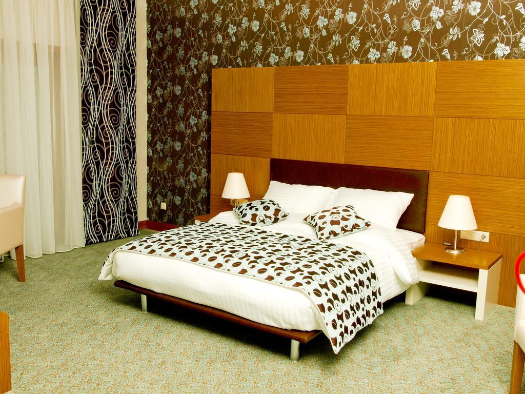 Grand Nur Plaza Hotel Aktav Dış mekan fotoğraf