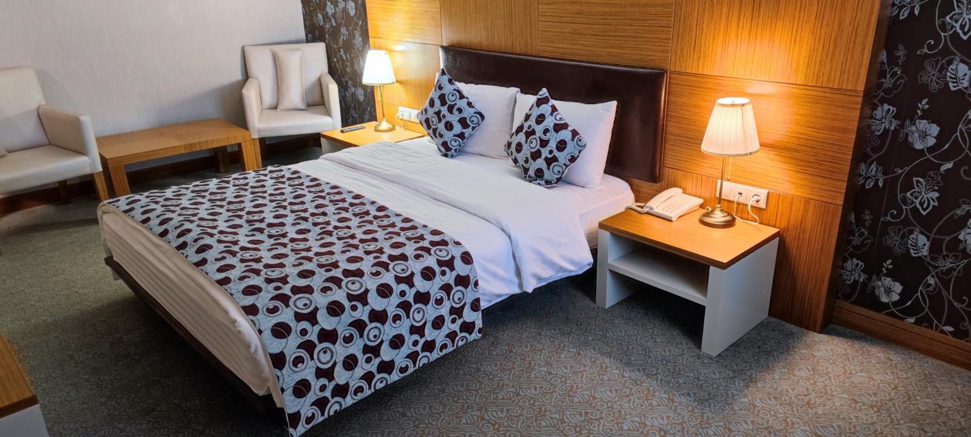 Grand Nur Plaza Hotel Aktav Dış mekan fotoğraf