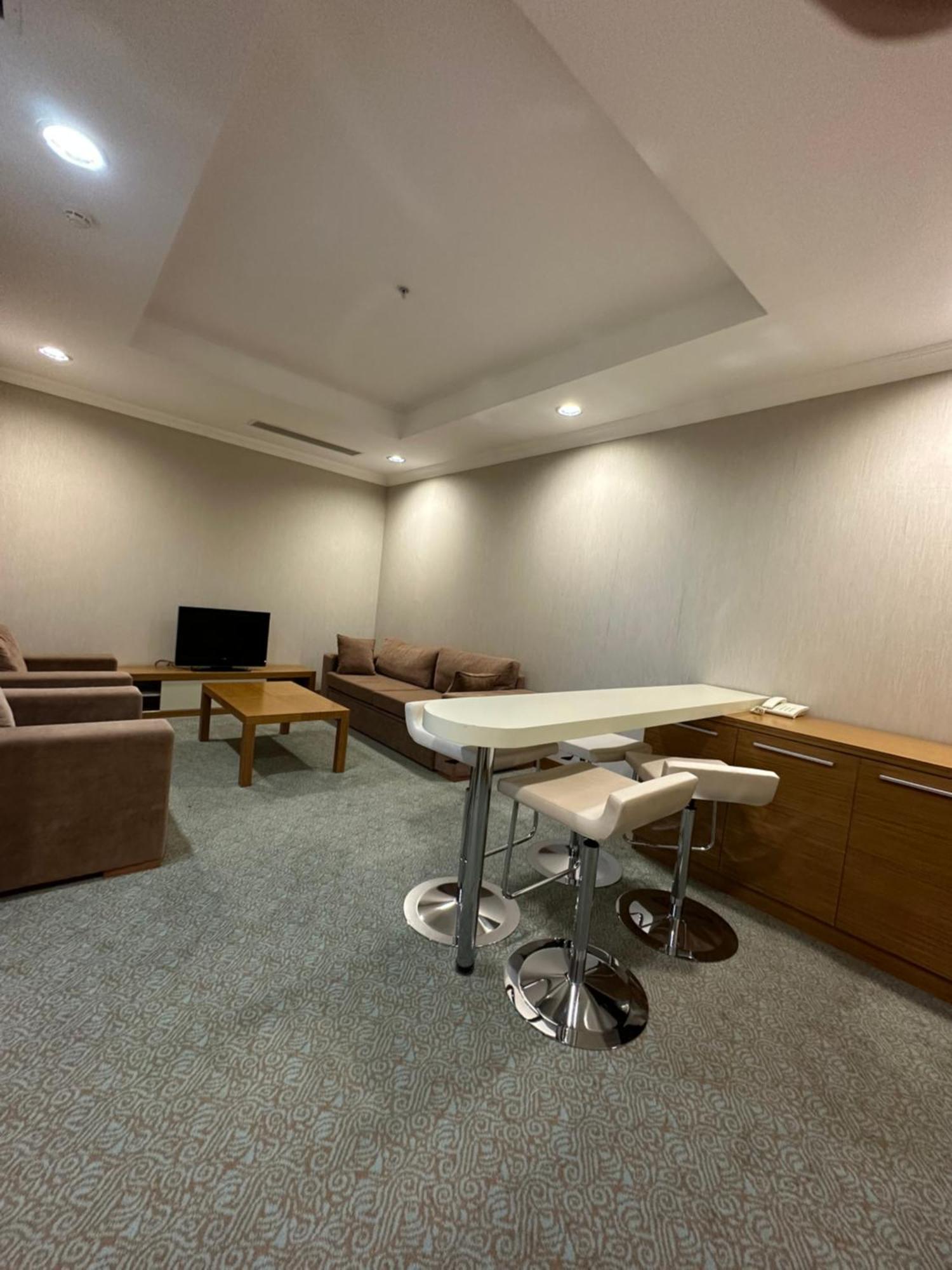 Grand Nur Plaza Hotel Aktav Dış mekan fotoğraf