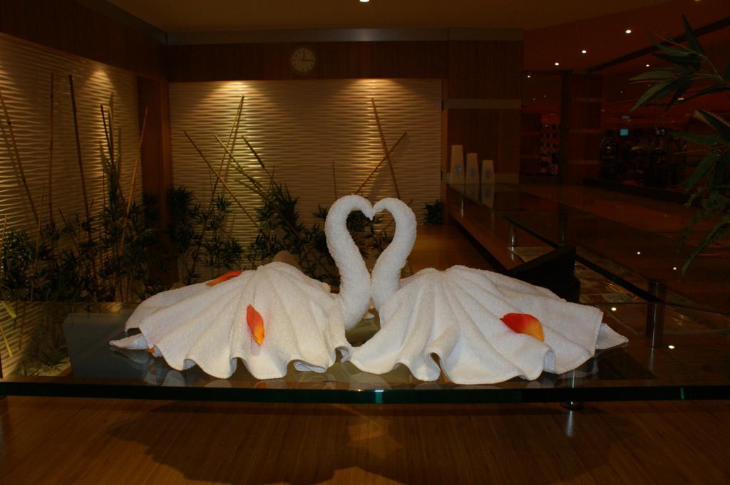 Grand Nur Plaza Hotel Aktav Dış mekan fotoğraf