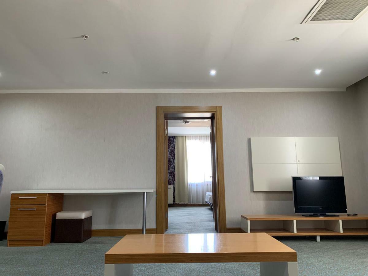 Grand Nur Plaza Hotel Aktav Dış mekan fotoğraf