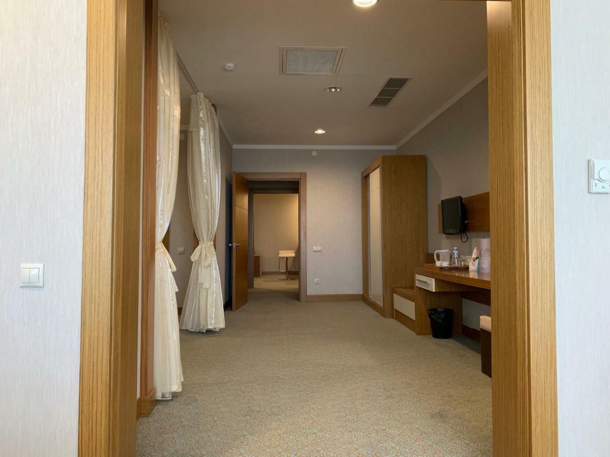 Grand Nur Plaza Hotel Aktav Dış mekan fotoğraf